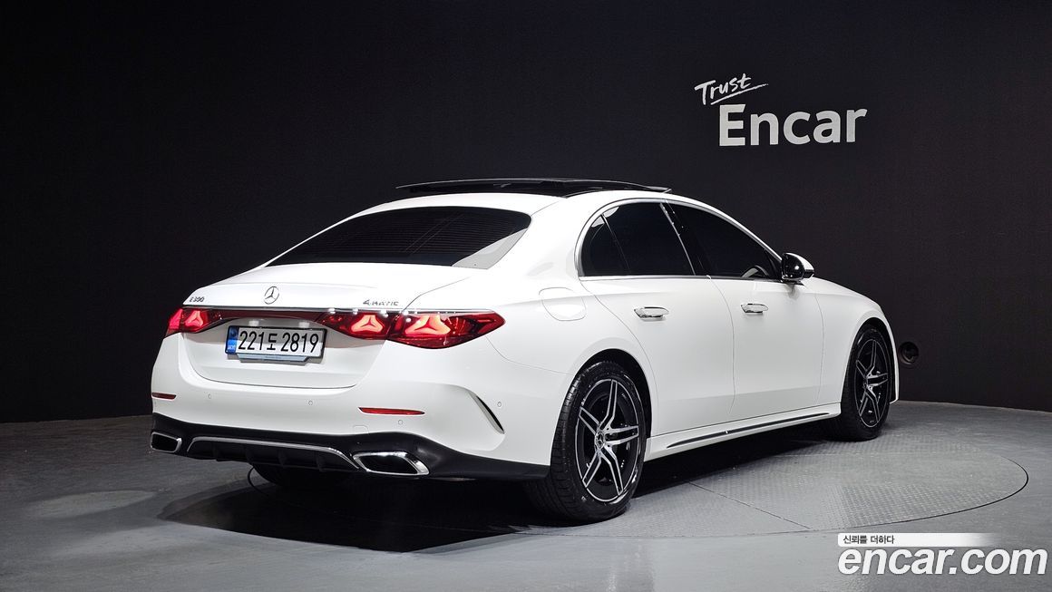 Mercedes-Benz E-Class E300 4MATIC AMG Line, 2025