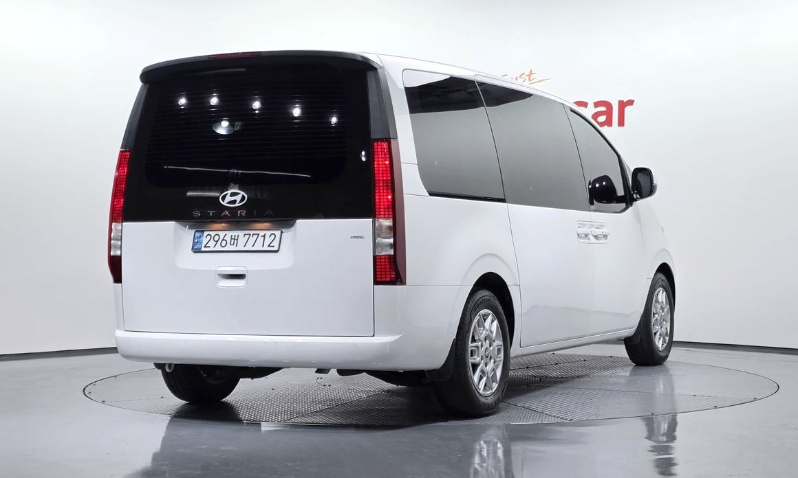Hyundai Staria 4WD Tourer 9-Seater, 2025
