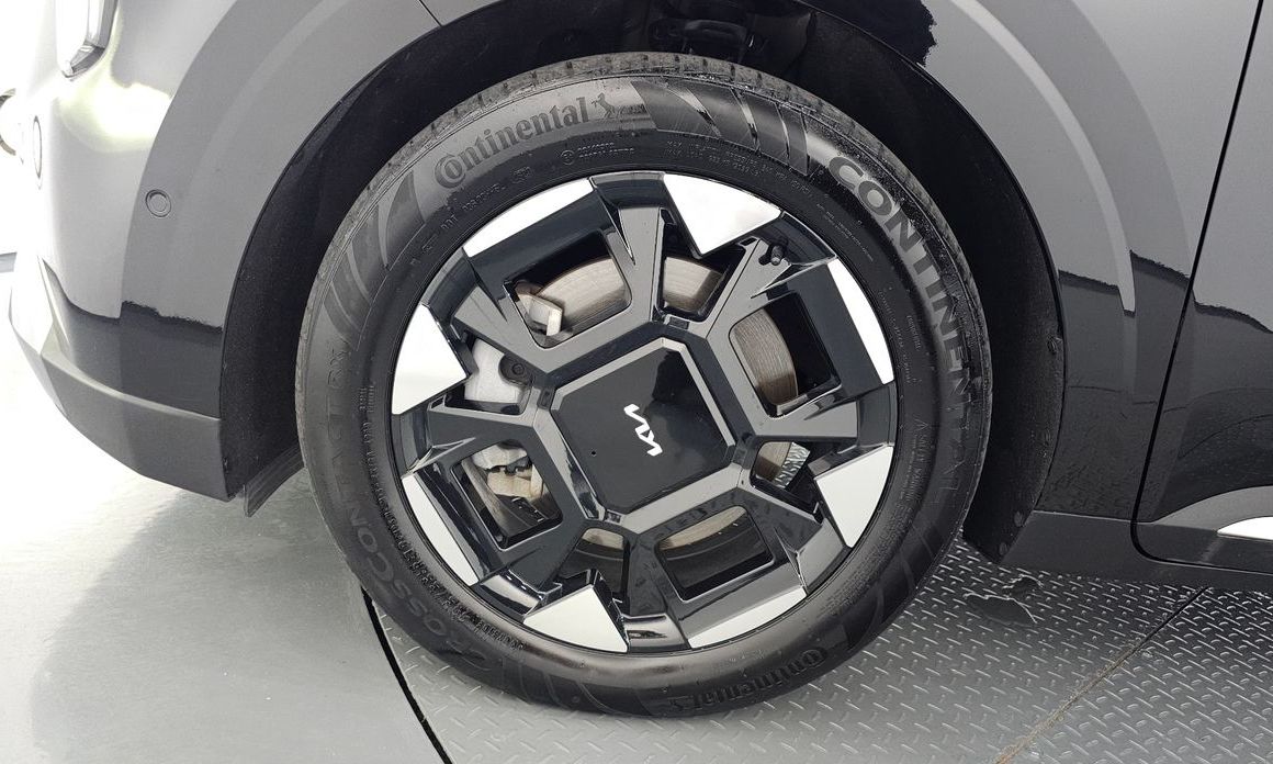 Kia Carnival 7-Seater Signature, 2024
