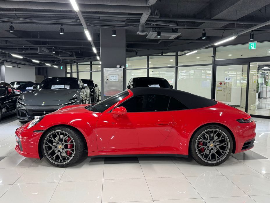 Porsche 911 Carrera 4S Cabriolet, 2024