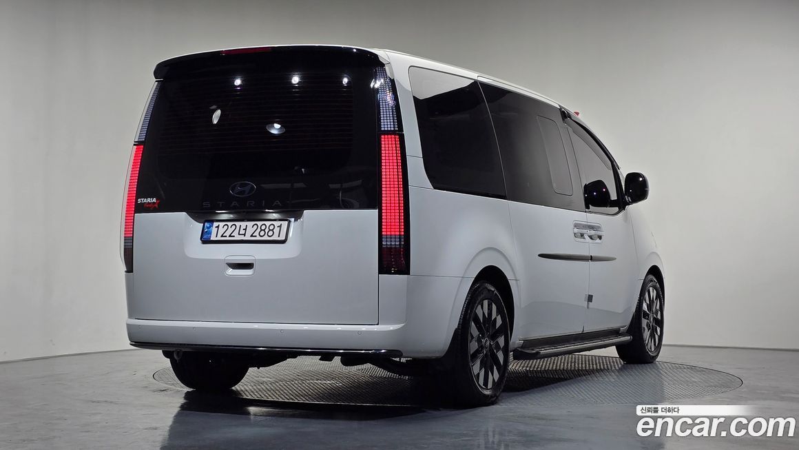 Hyundai Staria Lounge 9-Seater, 2025