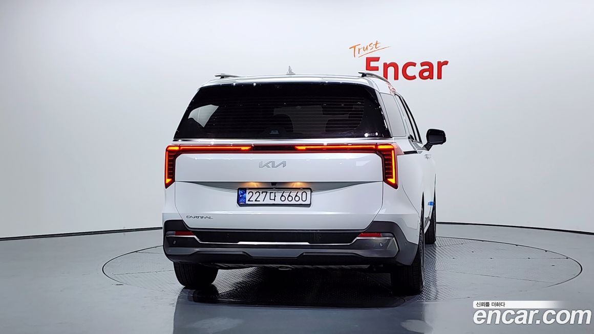 Kia Carnival 9-Seater Signature, 2024