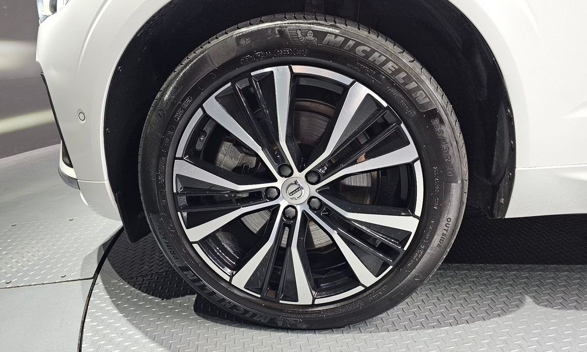 Volvo XC60 B6 Ultra Bright, 2025