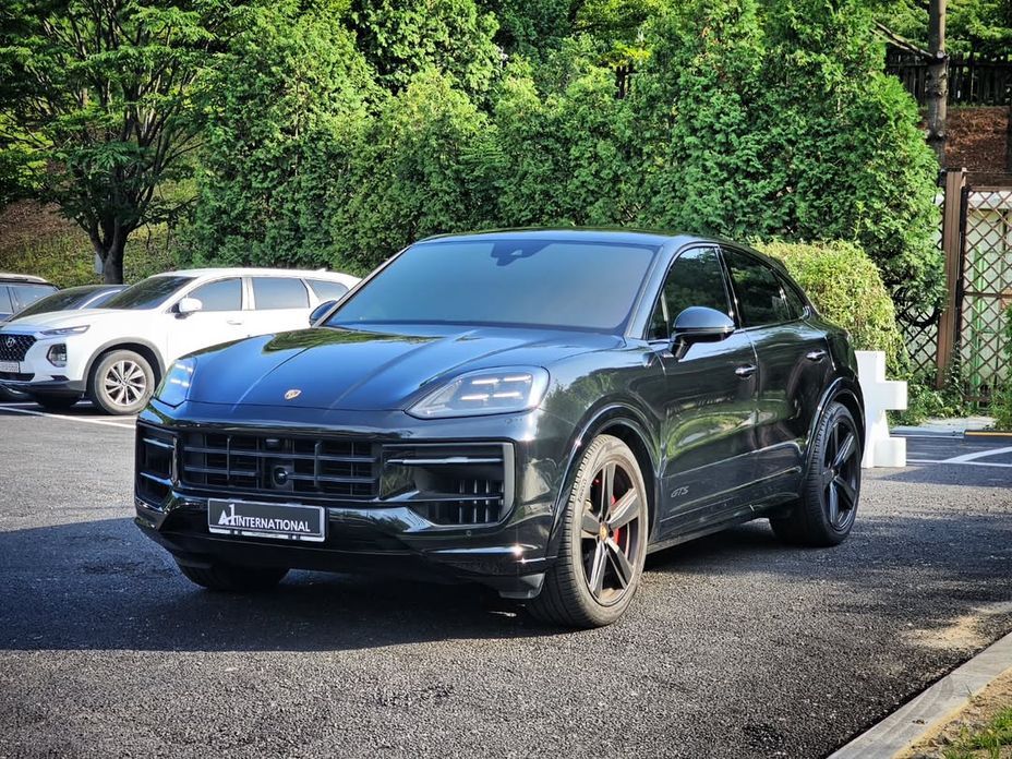 Porsche Cayenne 4.0 GTS Coupe, 2025