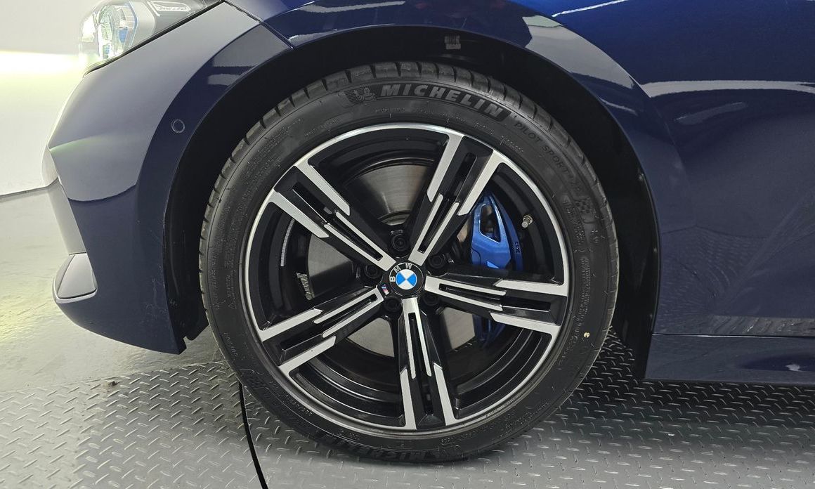 BMW 3-Series 320i M Sport, 2025