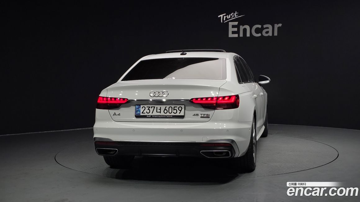 Audi A4 45 TFSI Quattro Premium, 2023