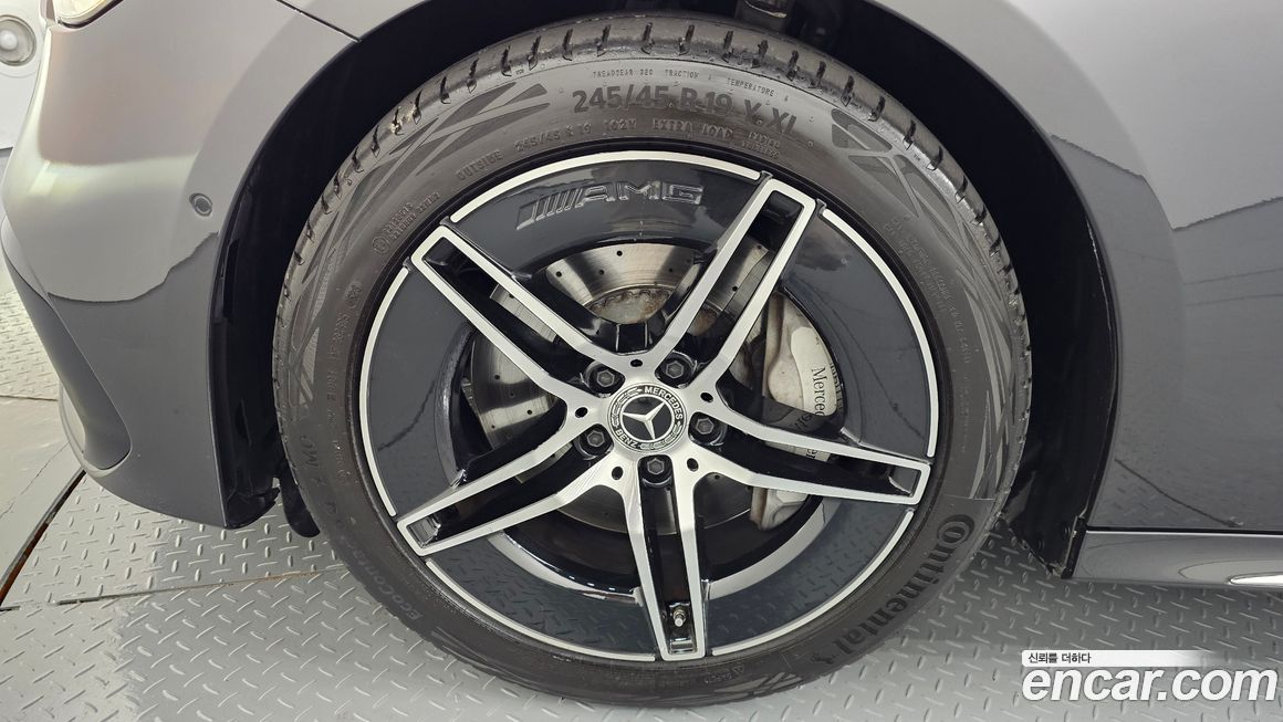 Mercedes-Benz E-Class E300 4MATIC AMG Line, 2024