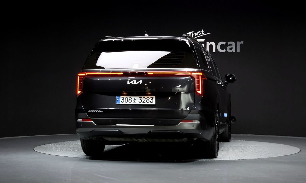 Kia Carnival 9-Seater Gravity, 2025
