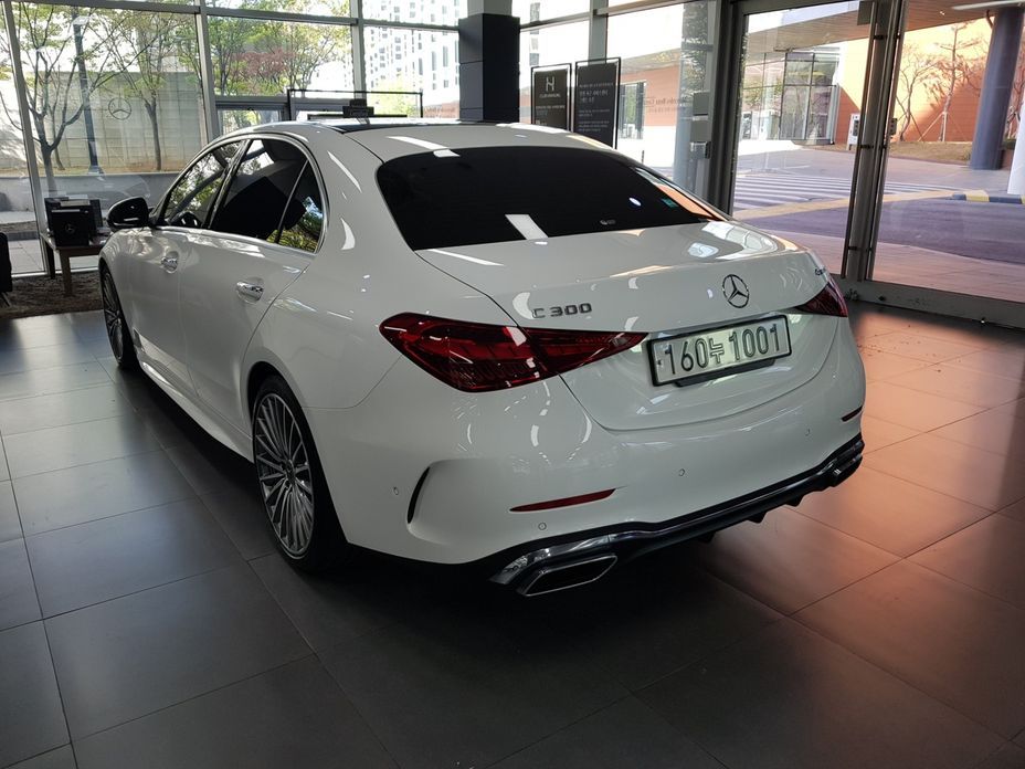 Mercedes-Benz C-Class C300 4MATIC AMG Line, 2023