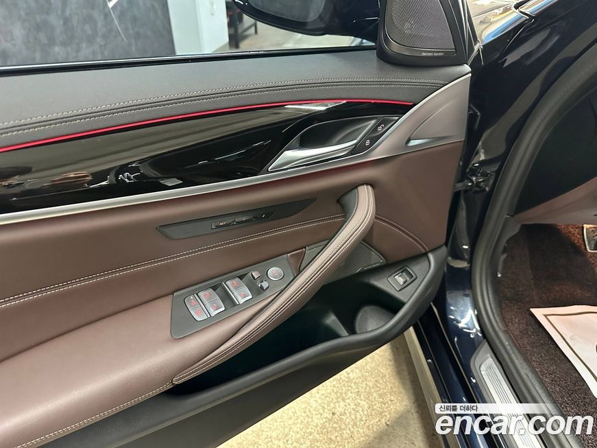 BMW 5-Series 530i xDrive M Sport Package, 2023