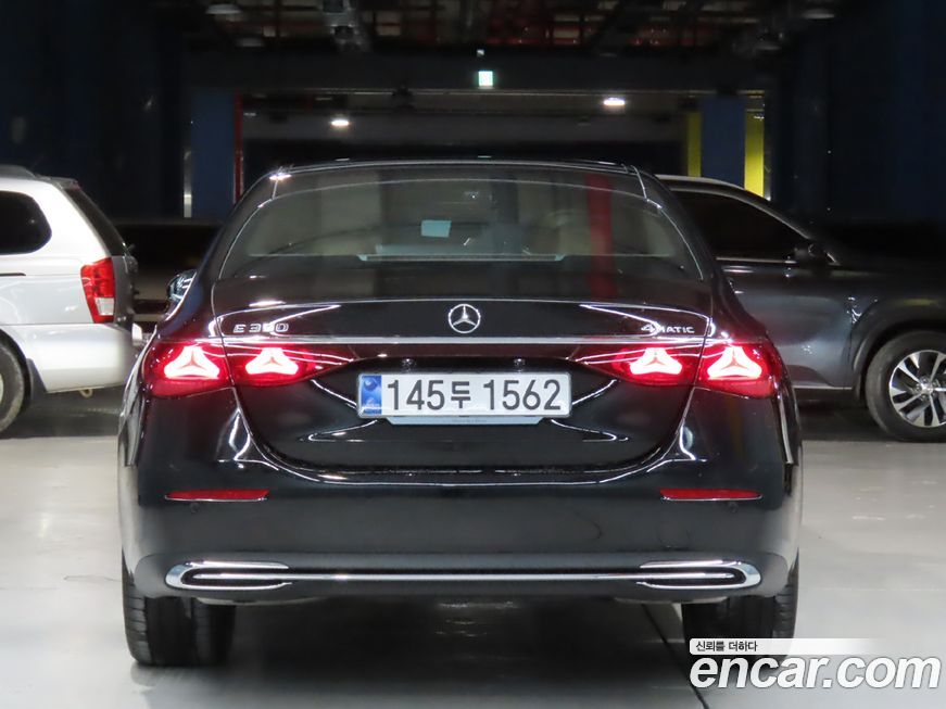 Mercedes-Benz E-Class E300 4MATIC Exclusive, 2025