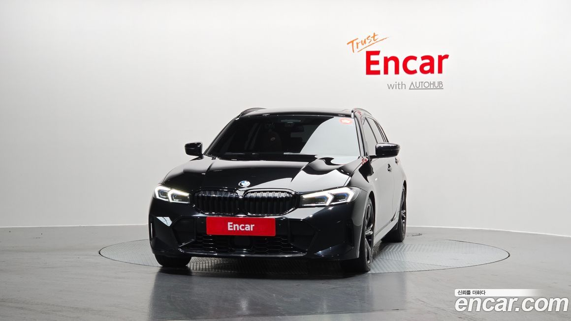 BMW 3-Series 320i Touring M Sports, 2023