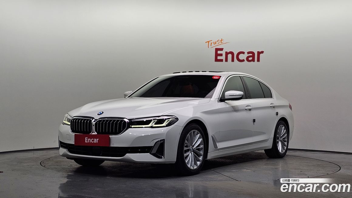 BMW 5-Series 520i Luxury, 2022