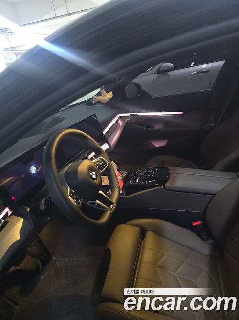 BMW 5-Series 520i M Sport, 2025