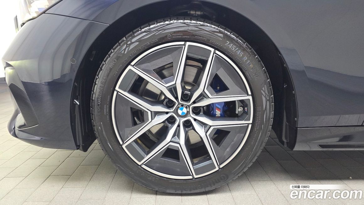 BMW 5-Series 520i M Sport, 2025