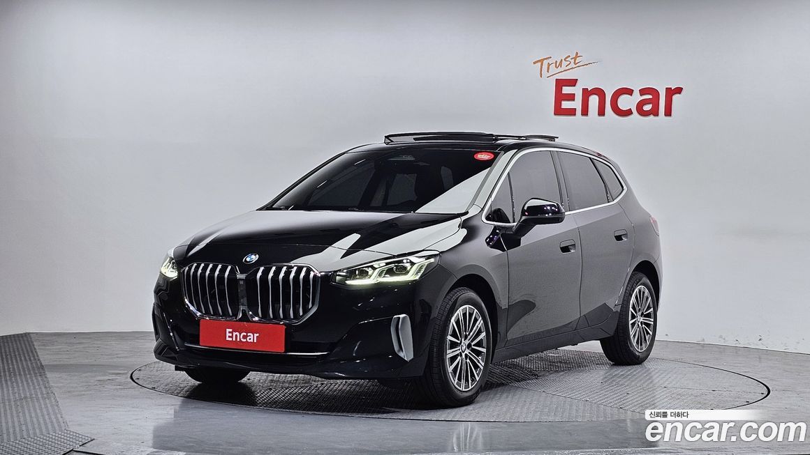BMW 2-Series 220i Luxury, 2025