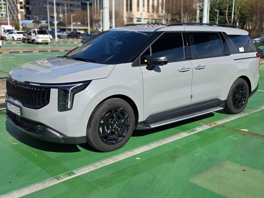 Kia Carnival 7-Seater Gravity, 2025