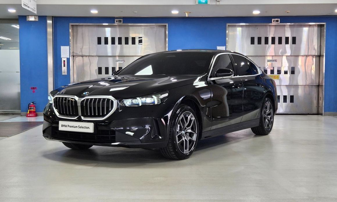 BMW 5-Series 530i xDrive, 2025