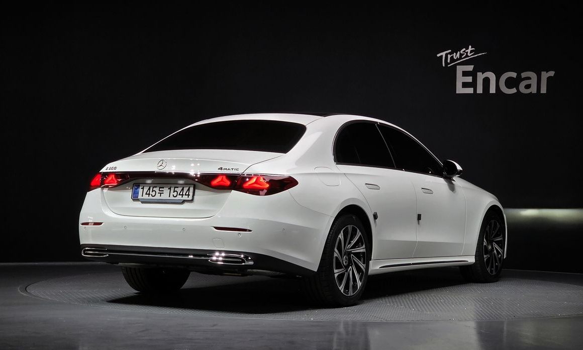 Mercedes-Benz E-Class E300 4MATIC Exclusive, 2025