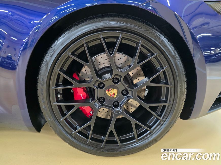 Porsche 911 Carrera 4 GTS Cabriolet, 2024