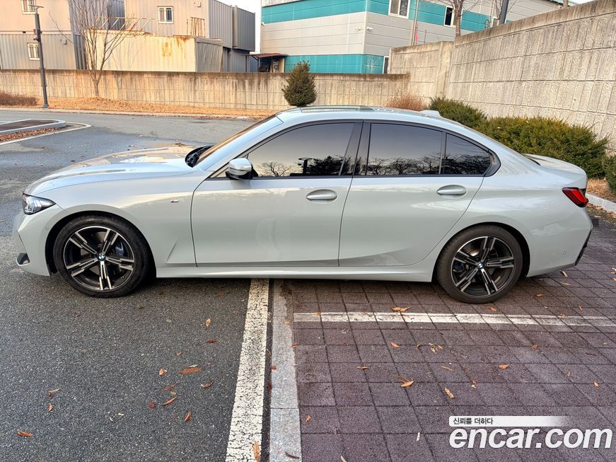 BMW 3-Series 320i M Sport, 2024