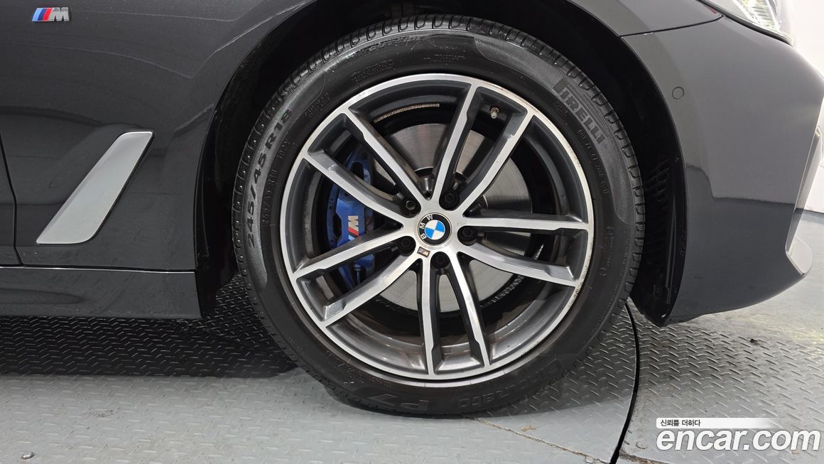 BMW 5-Series 520i M Sport, 2022