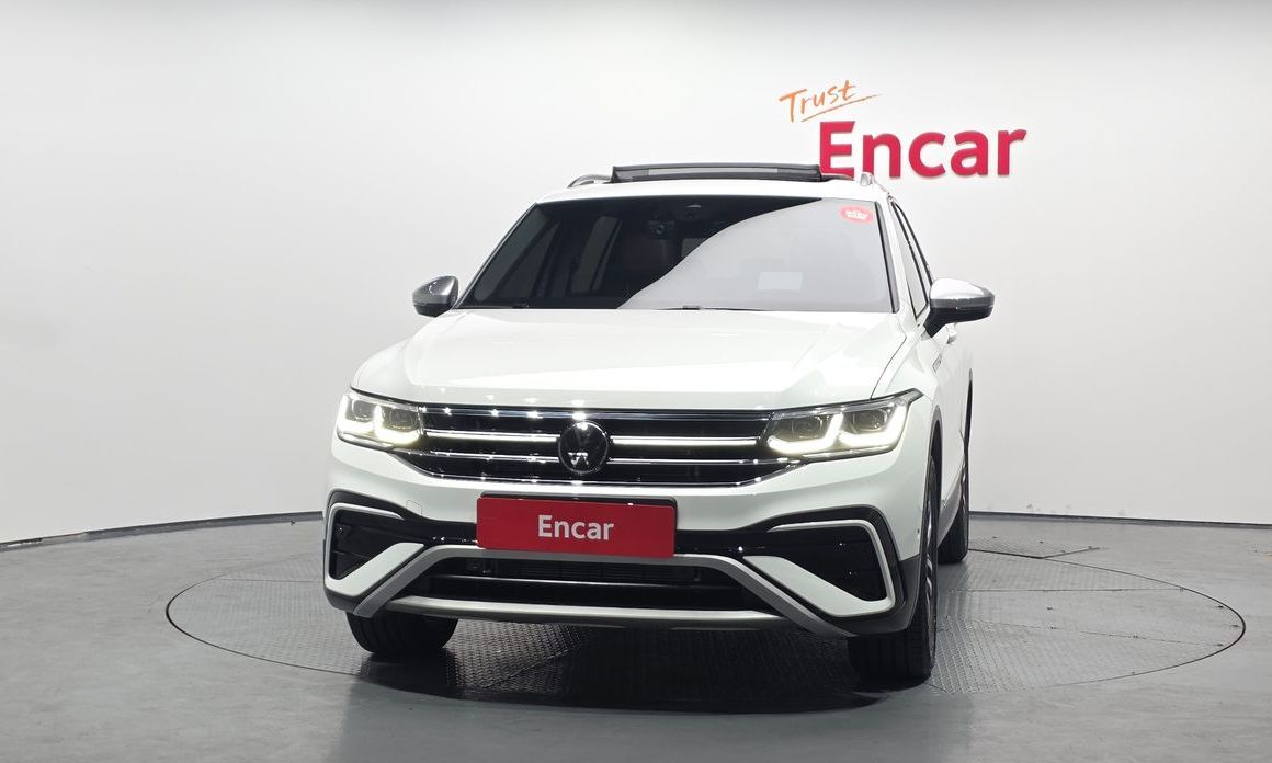 Volkswagen Tiguan 2.0 TSI Prestige, 2024