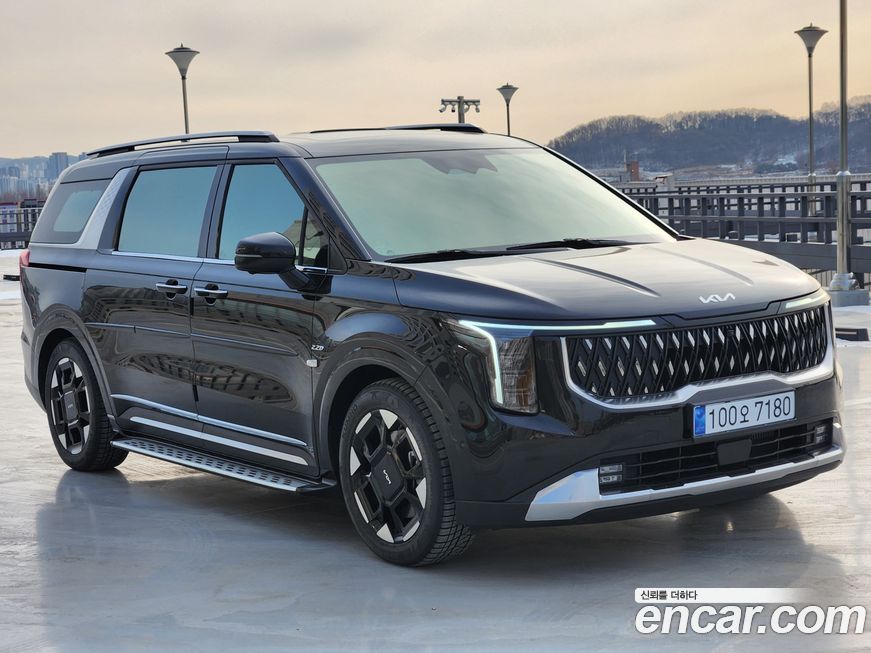 Kia Carnival 9-Seater Signature, 2024