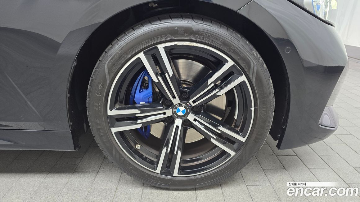 BMW 3-Series 320i Touring M Sports, 2023