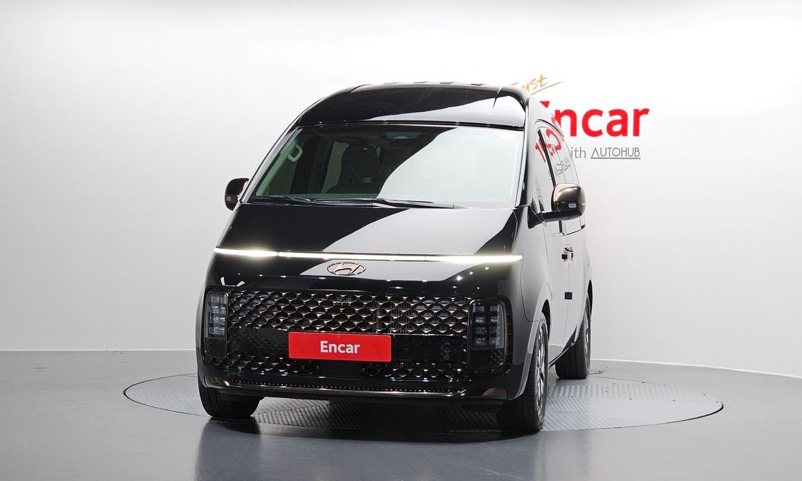 Hyundai Staria 4WD Lounge 7-Seater, 2022