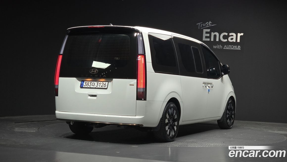 Hyundai Staria 4WD Lounge 9-Seater, 2025
