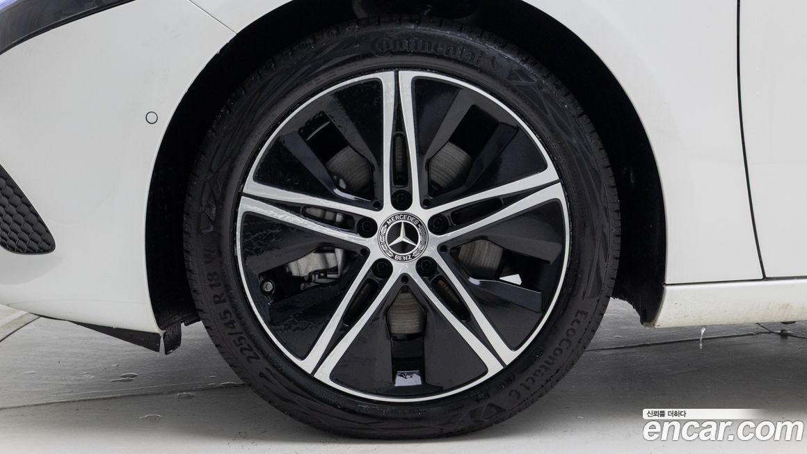 Mercedes-Benz A-Class A220 Sedan, 2026