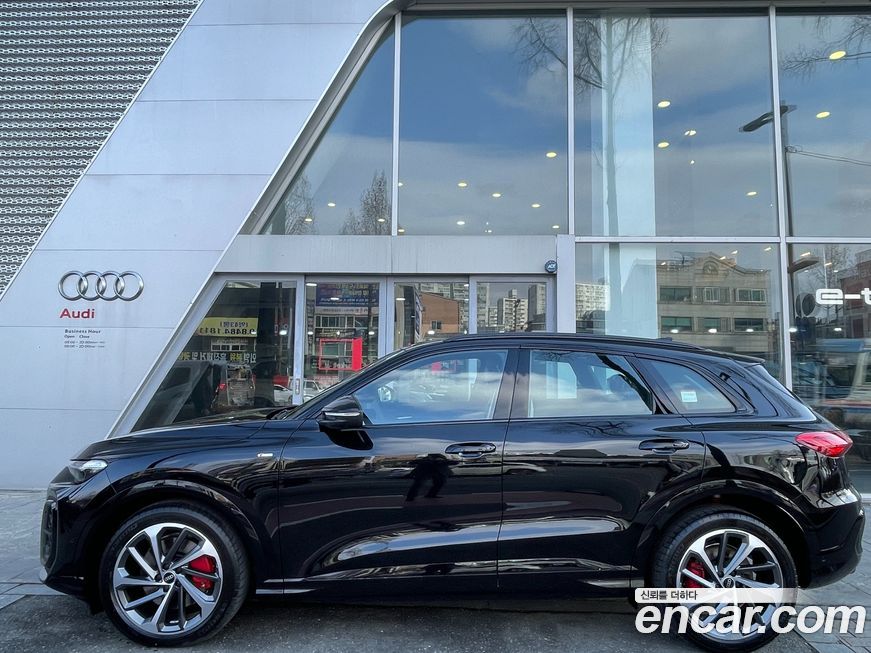 Audi Q5 40 TDI Quattro S Line Black Edition, 2025