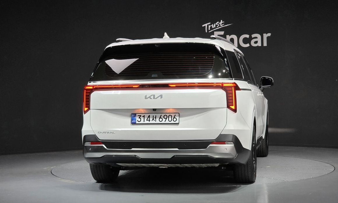 Kia Carnival 7-Seater Signature, 2024