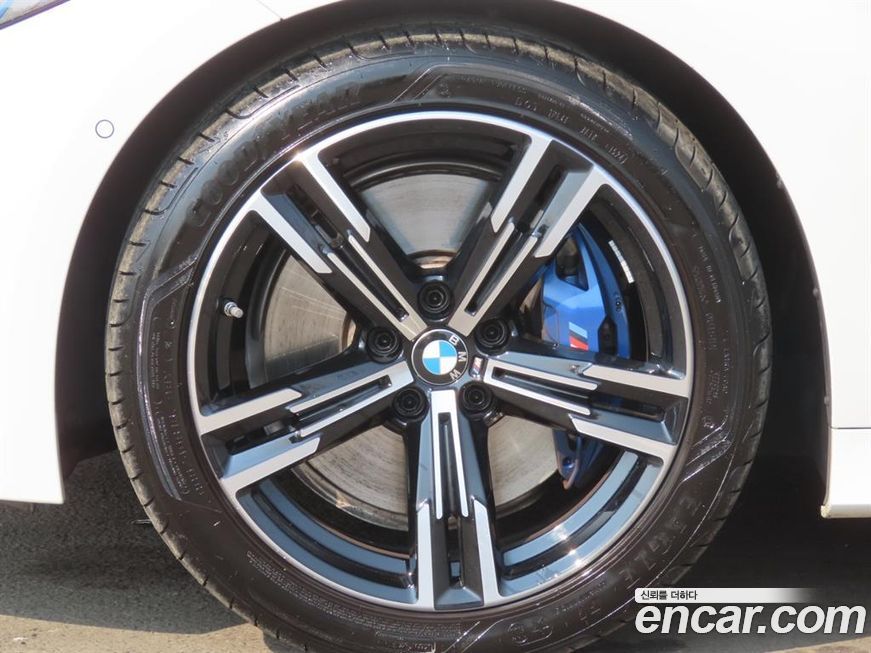BMW 3-Series 320i M Sport, 2025