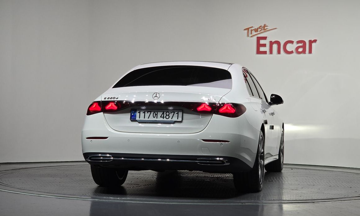 Mercedes-Benz E-Class E220d 4MATIC Exclusive, 2024