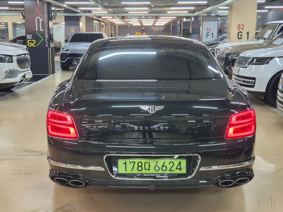 Bentley Flying Spur 4.0 Azure, 2024