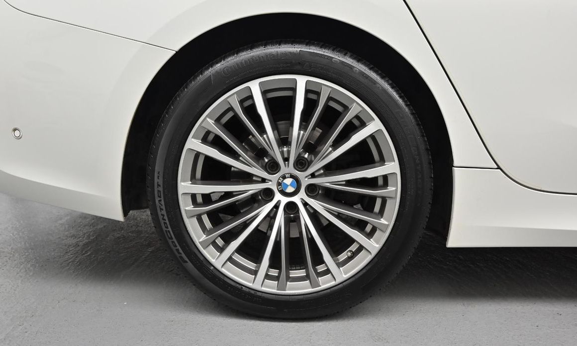 BMW 3-Series 320i Touring Luxury, 2022