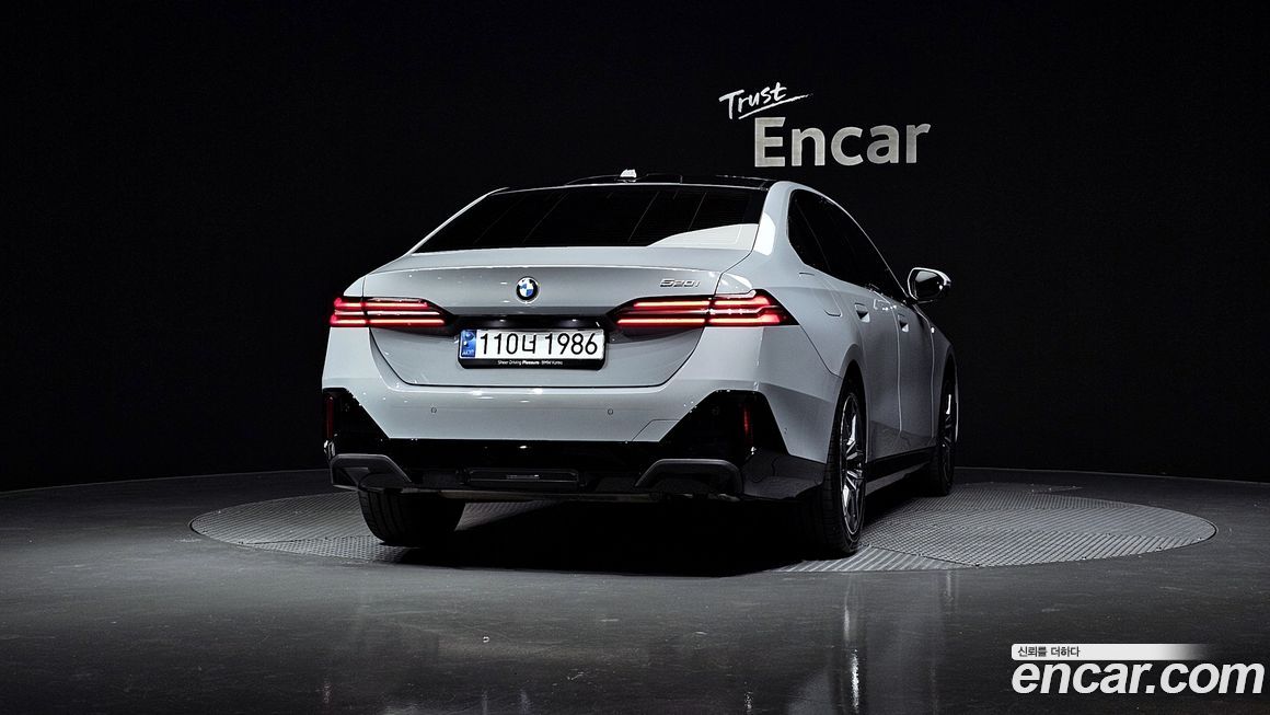 BMW 5-Series 520i M Sport, 2025