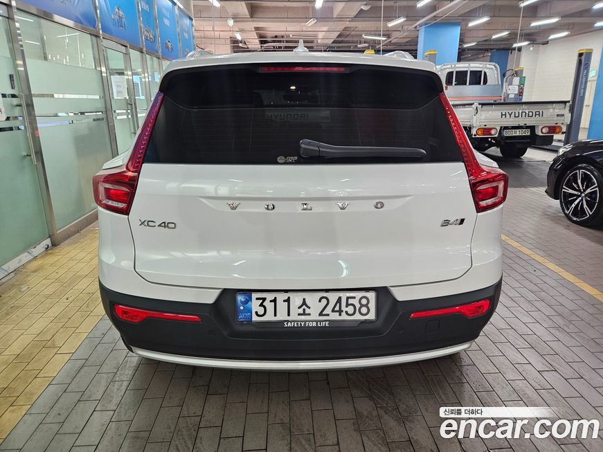 Volvo XC40 B4 Ultimate Bright, 2024