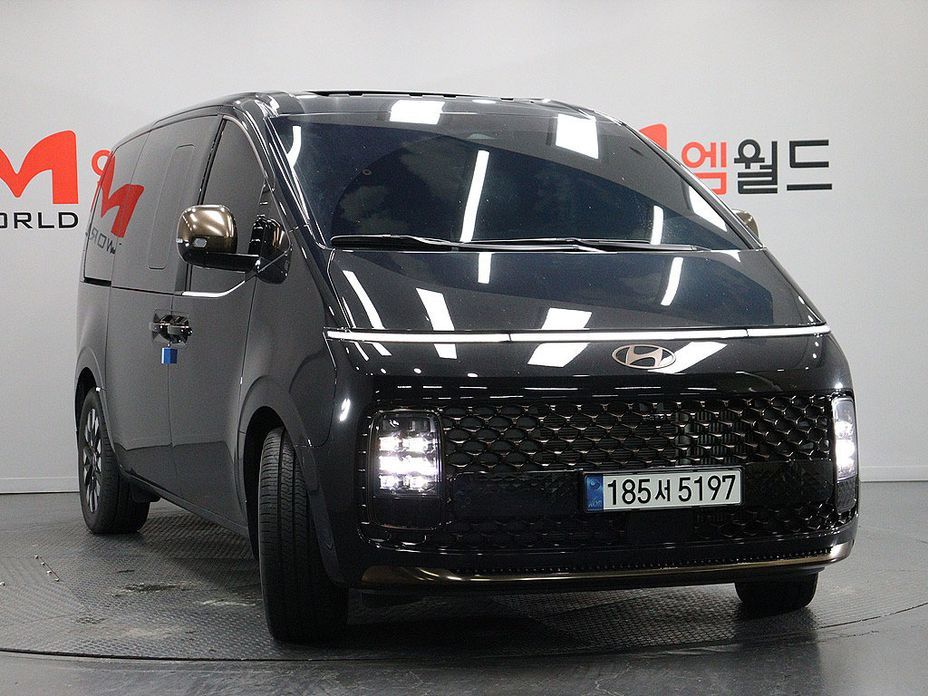 Hyundai Staria 4WD Lounge 7-Seater, 2025