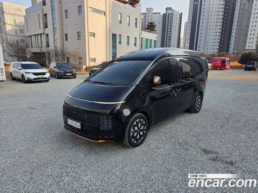 Hyundai Staria 4WD Lounge 9-Seater, 2025