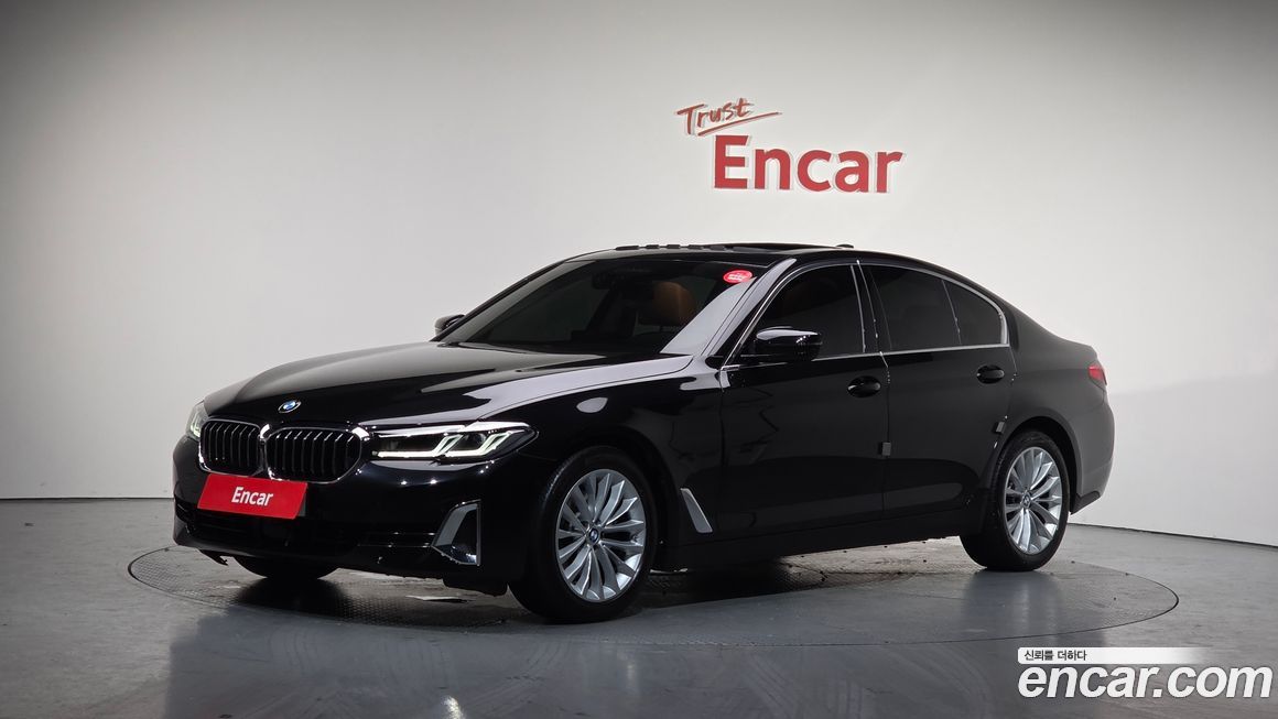 BMW 5-Series 520i Luxury, 2023