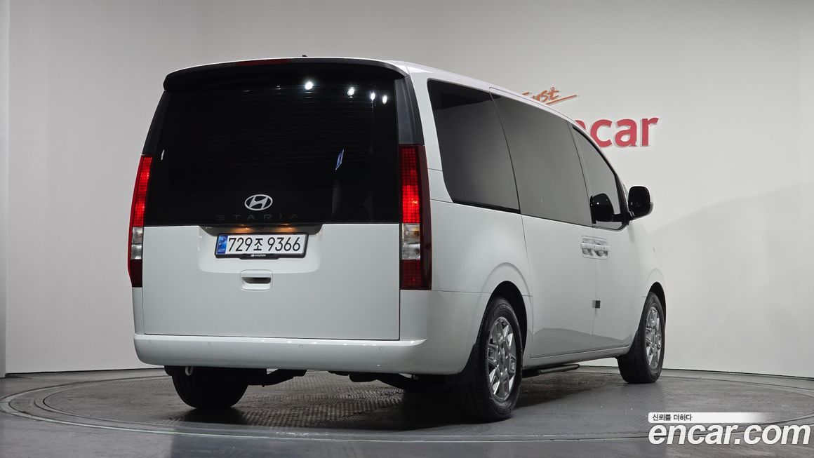 Hyundai Staria Tourer 11-Seater, 2025