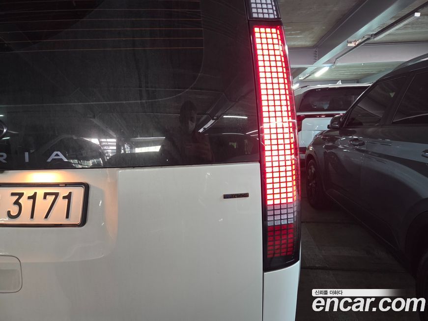 Hyundai Staria 4WD Lounge 9-Seater, 2024