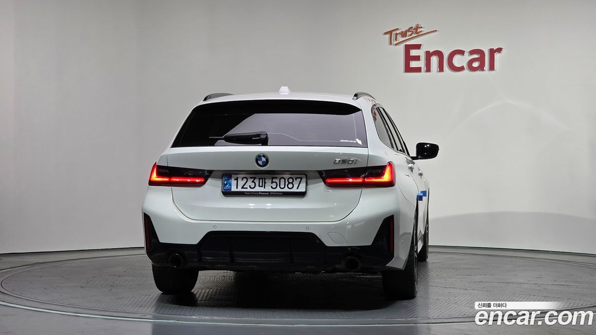 BMW 3-Series 320i Touring M Sports, 2025