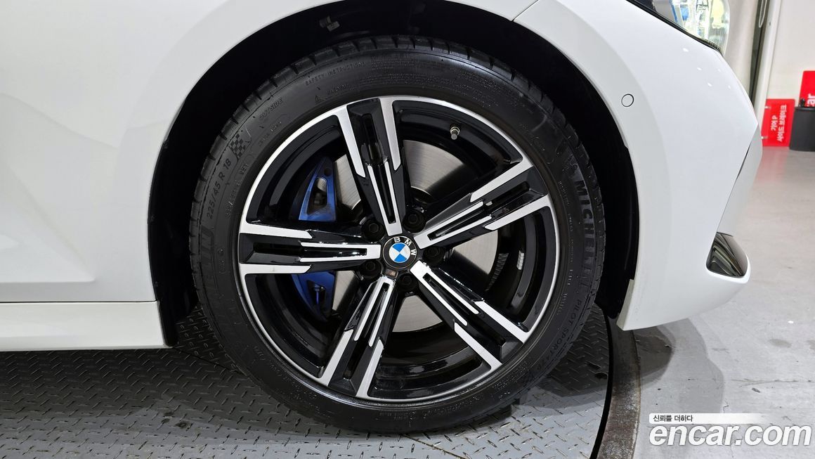 BMW 3-Series 320i Touring M Sports, 2024