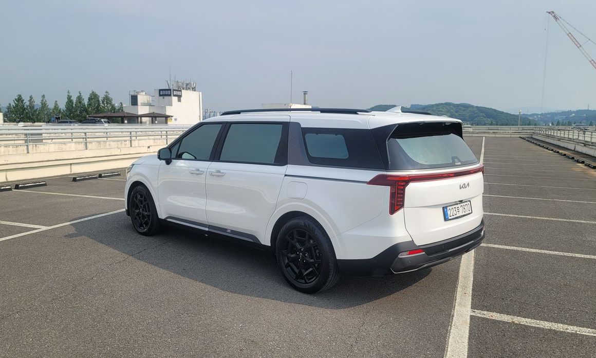 Kia Carnival 9-Seater Gravity, 2025