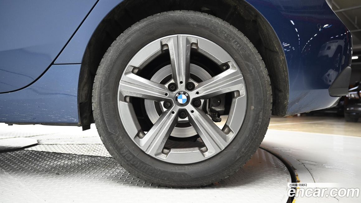 BMW 2-Series 220i Advantage, 2024