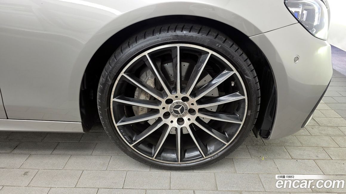 Mercedes-Benz E-Class E350 4MATIC AMG Line, 2023
